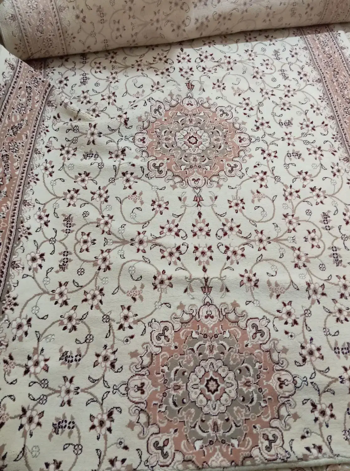 کنار فرش ماشینی نو و شیک|فرش|بندر دیر, |دیوار