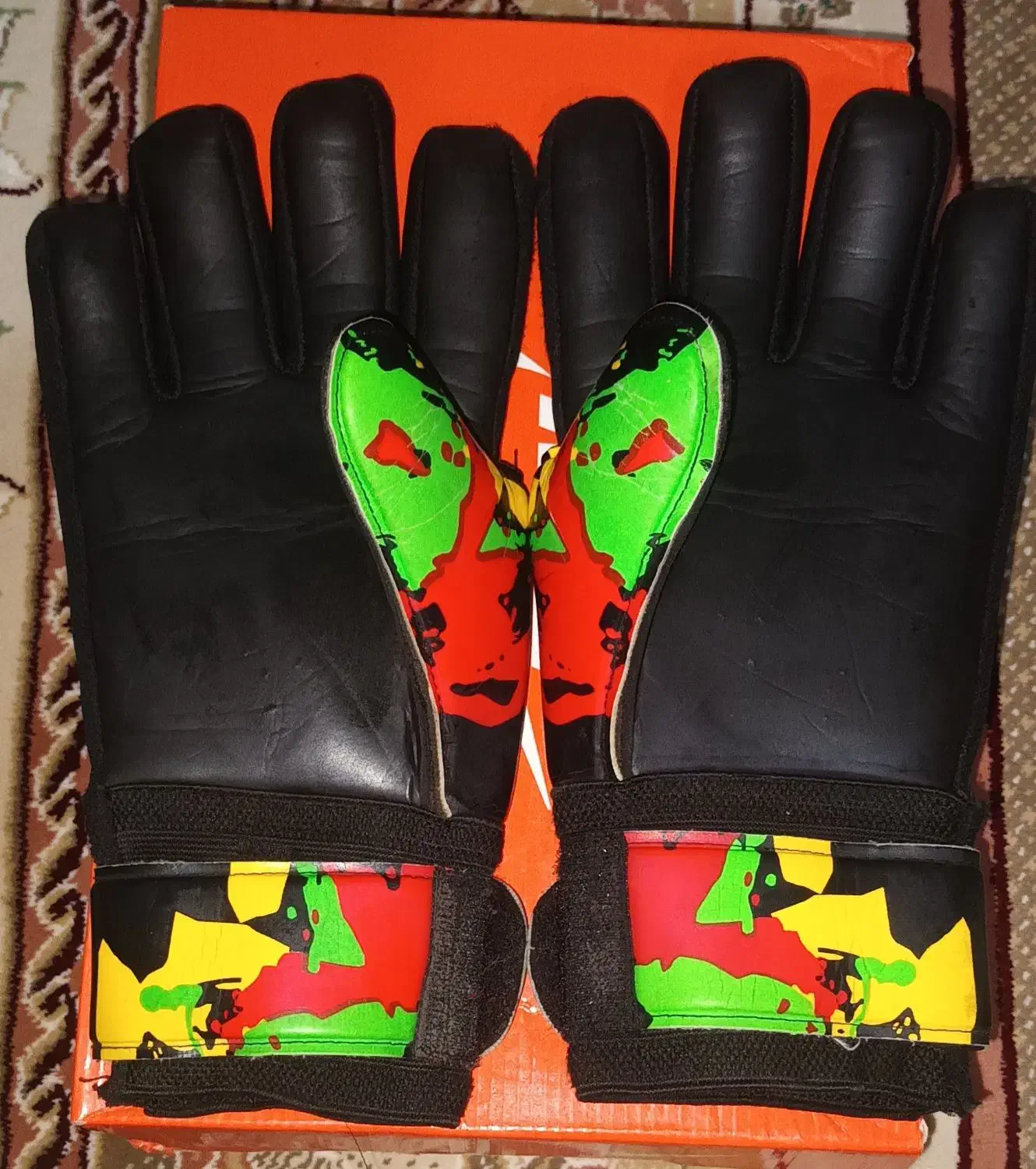 دستکش دروازه بانی|تجهیزات ورزشی|قم, باغ شریفی|دیوار