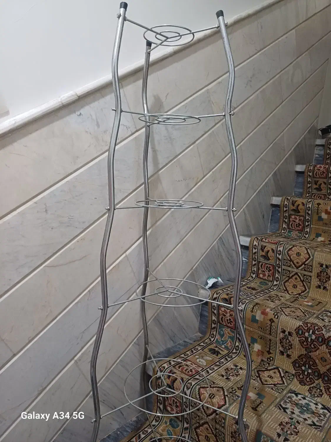 پشتی|پشتی|قم, چهل درخت‎|دیوار