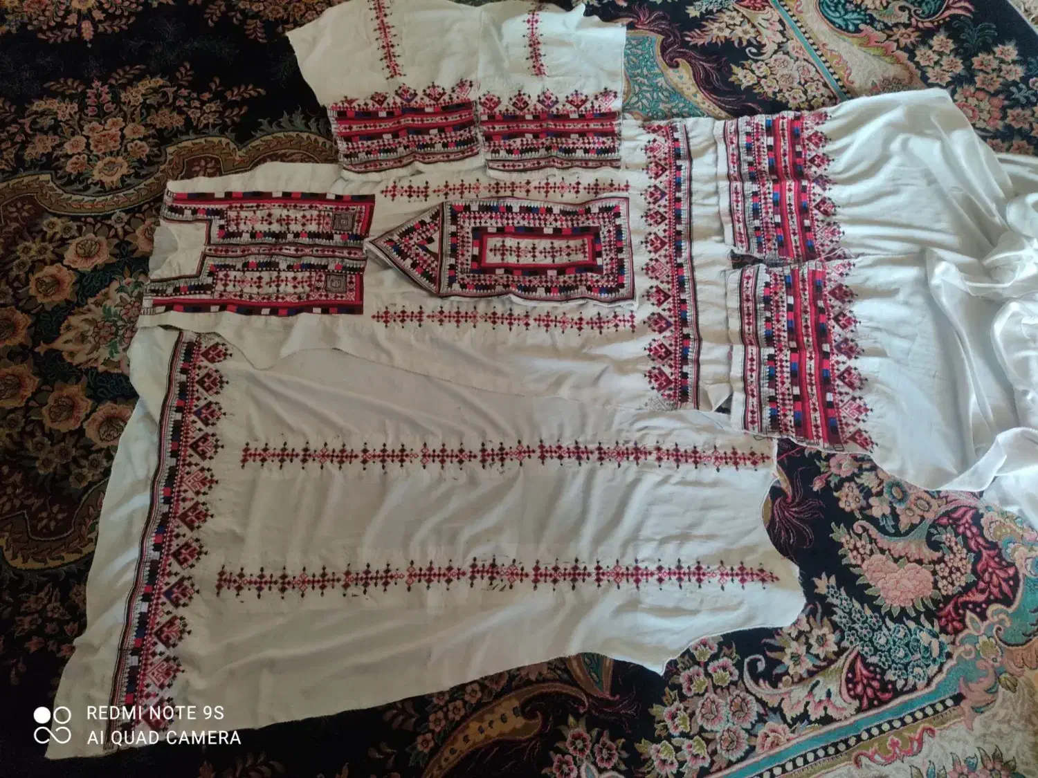لباس تپه ای دست دوز|لباس|کهنوج, |دیوار