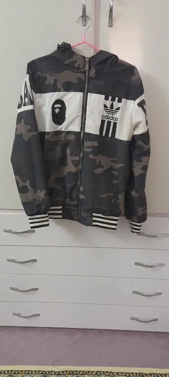 کاپشن|لباس|سبزوار, امام خمینی (ناوی)|دیوار