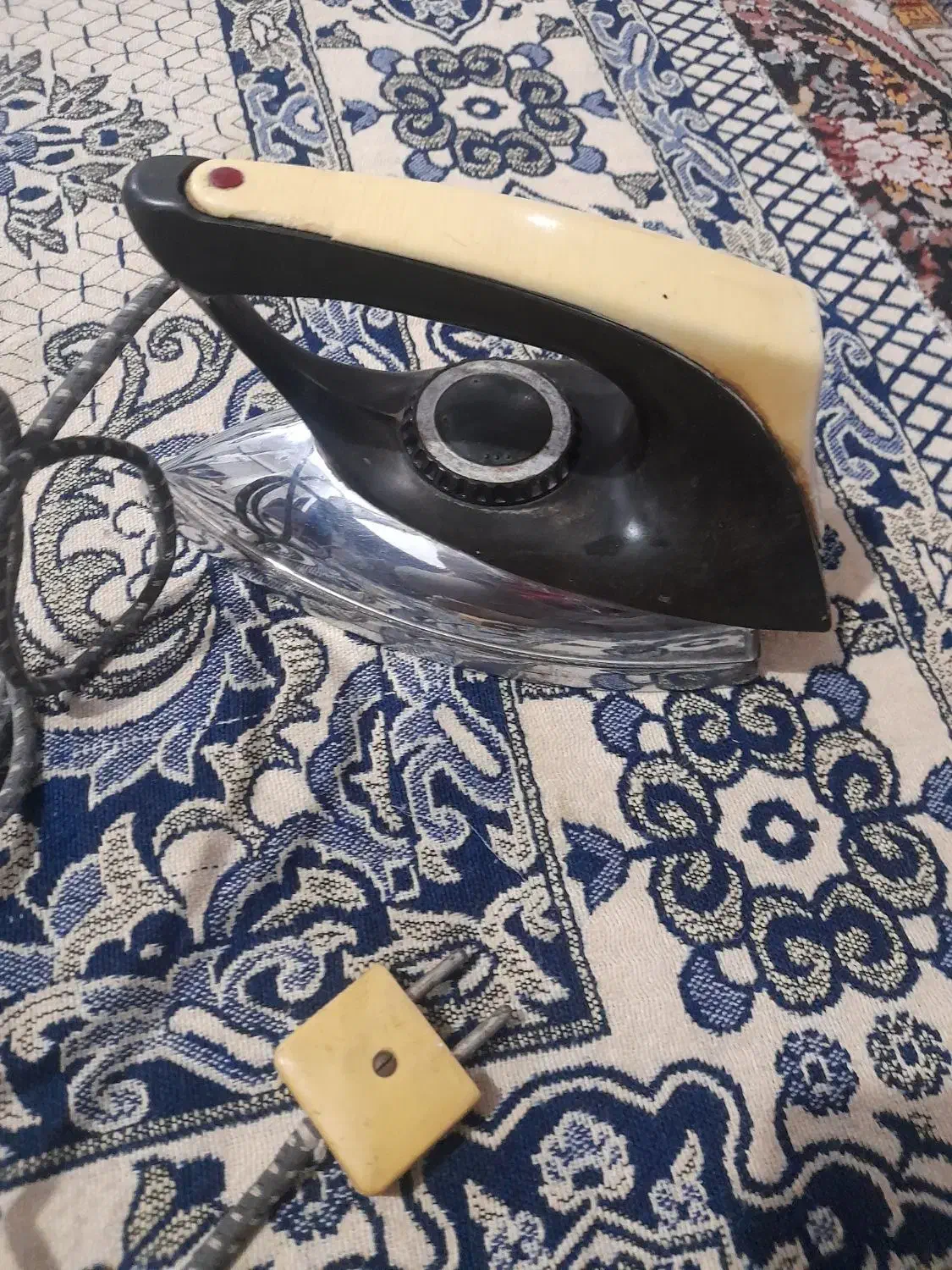 اتو قدیمی سنگین|اتو و لوازم اتو|کاشان, باغ ماجد|دیوار