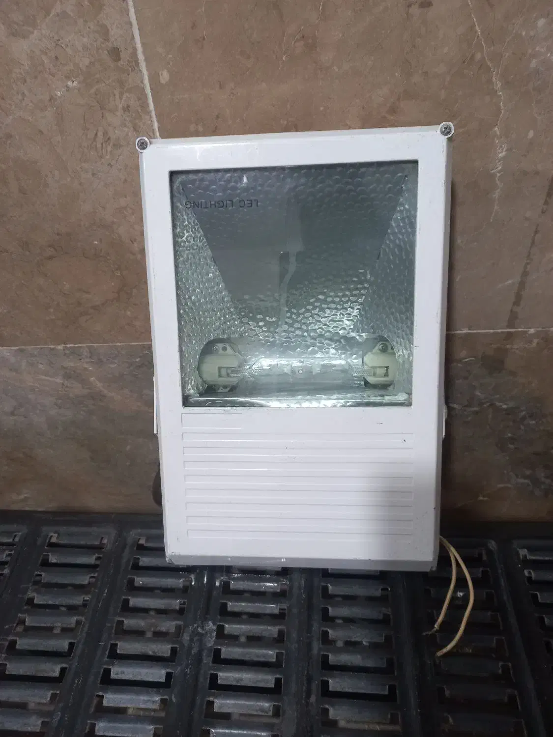 پرژوکتور در حد نو بسیار تمیز با پرتاپ نور بالا|تلویزیون و پروژکتور|مشهد, ایوان|دیوار