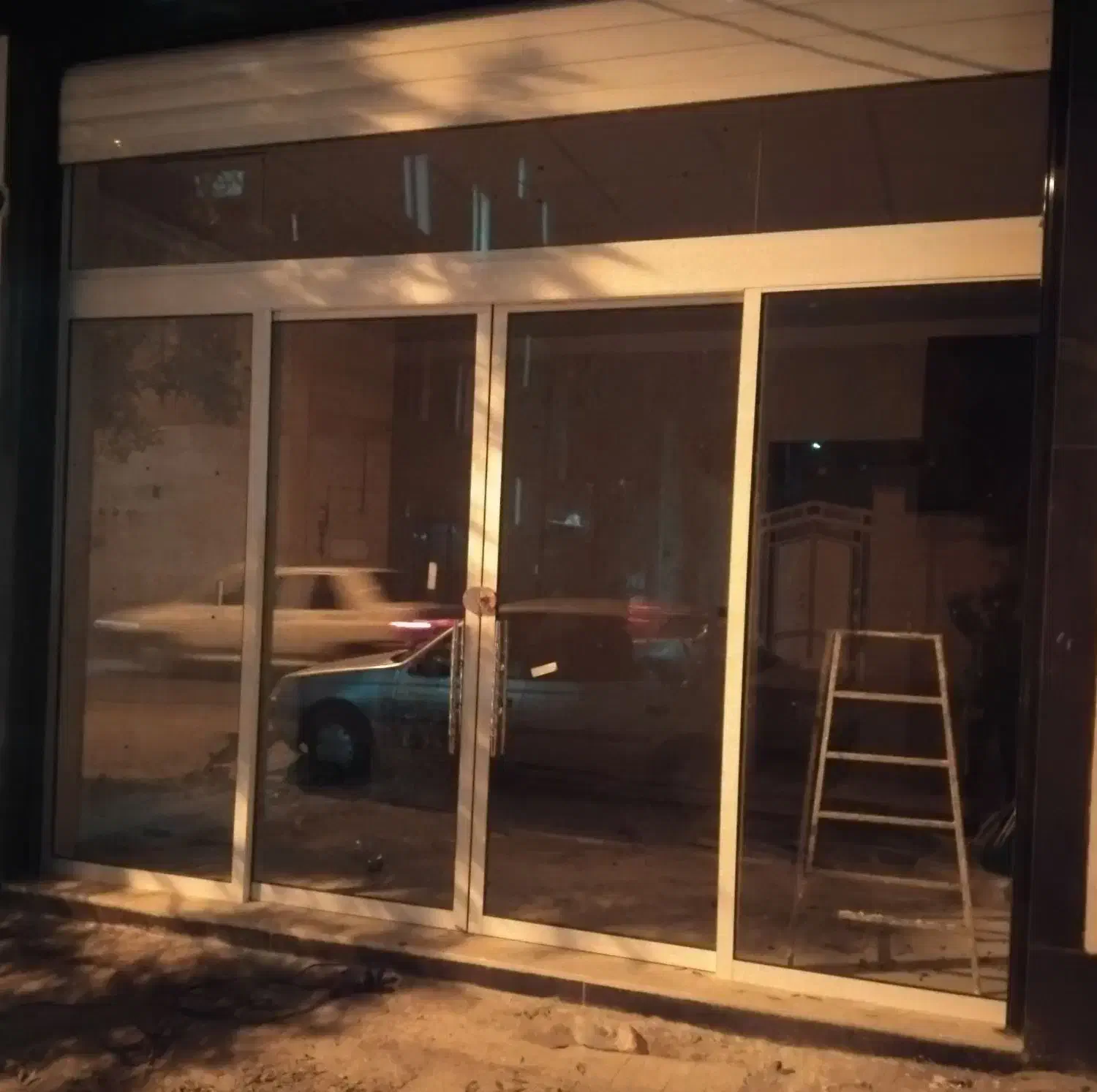 نصب واجرا انواع شیشه سکوریت|خدمات پیشه و مهارت|اراک, |دیوار