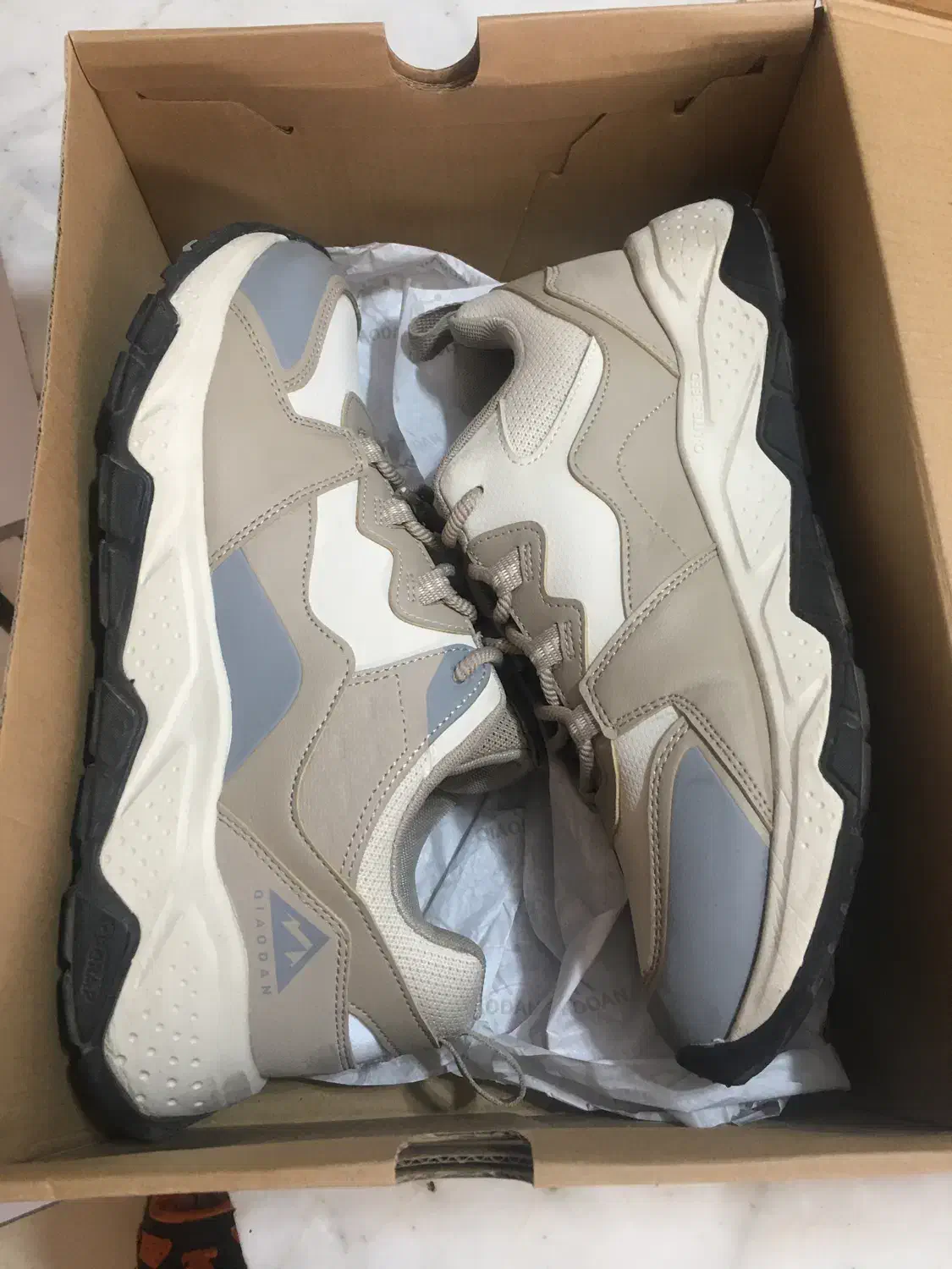 کتونی 361|کیف، کفش، کمربند|صدرا-فارس, فاز ۱|دیوار