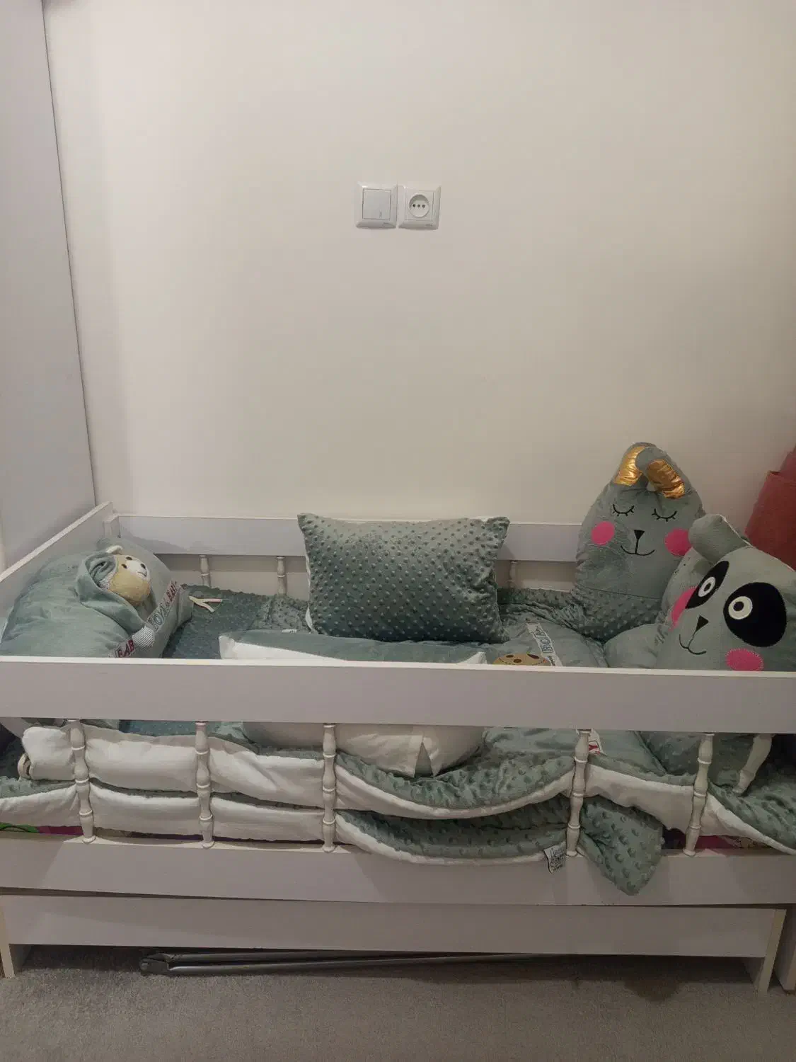 تخت بچگانه سالم|تخت و صندلی بچه|قم, صفاشهر|دیوار