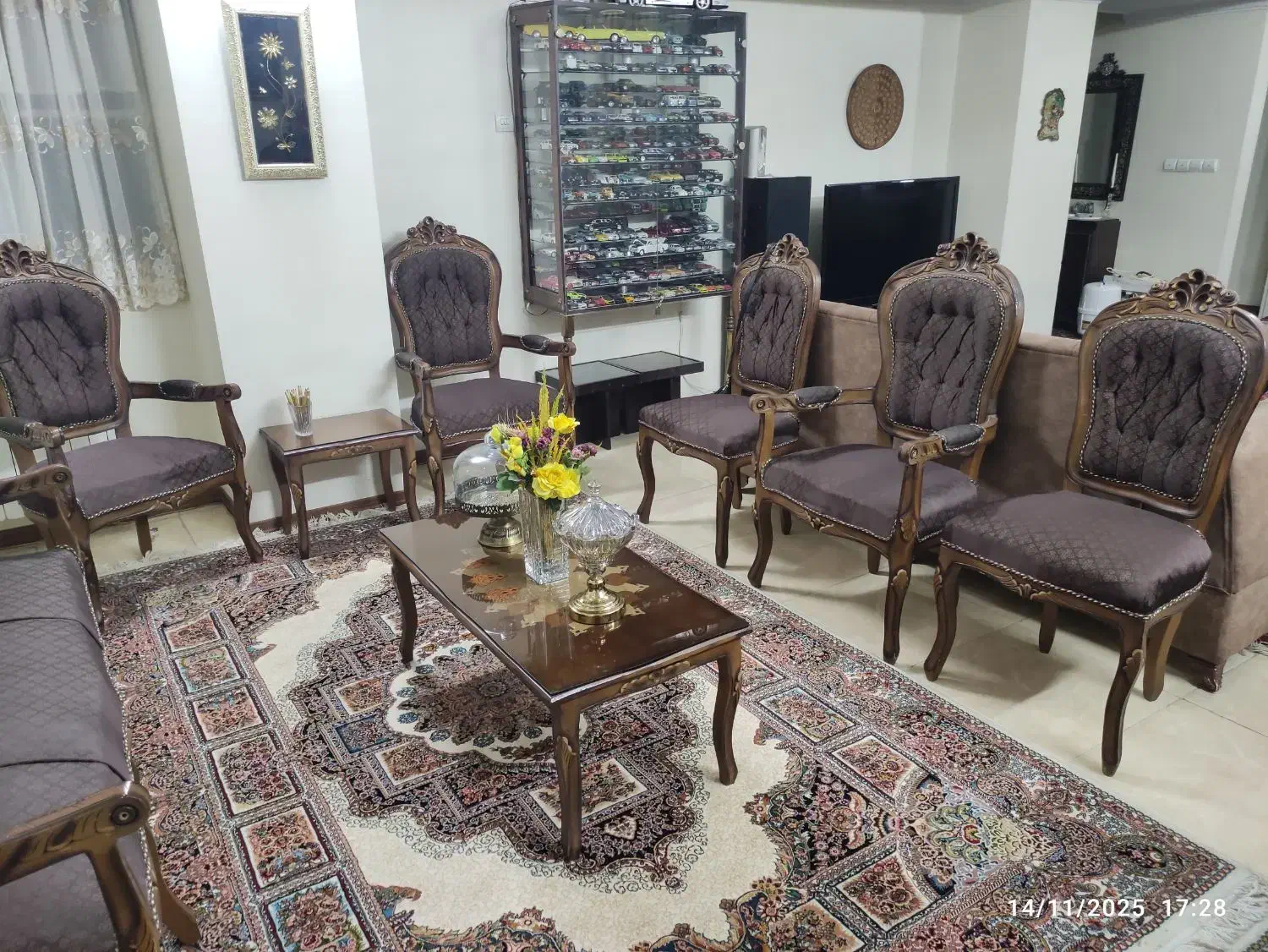 مبلمان خانگی ۸ نفره به همراه میز غذا خوری|مبلمان خانگی و میز عسلی|کرج, کرج نو|دیوار