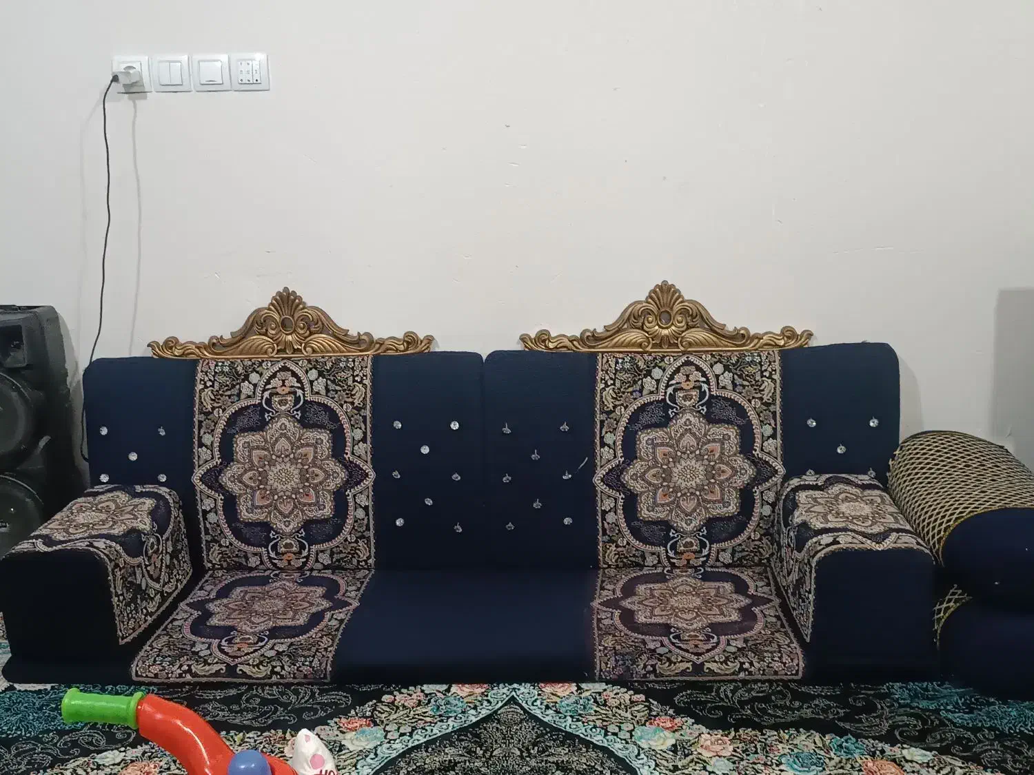 پشتی سلطنتی نونو هست|پشتی|شیراز, شهرک مهرگان|دیوار