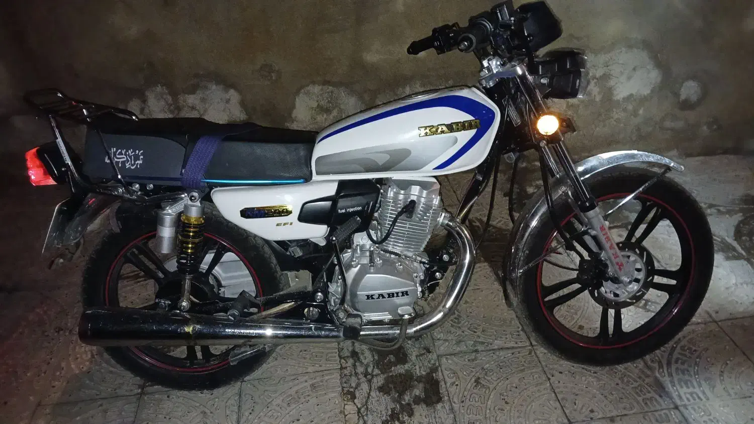 موتور کبیر ۲۰۰ عروسک|موتورسیکلت|صحنه, |دیوار