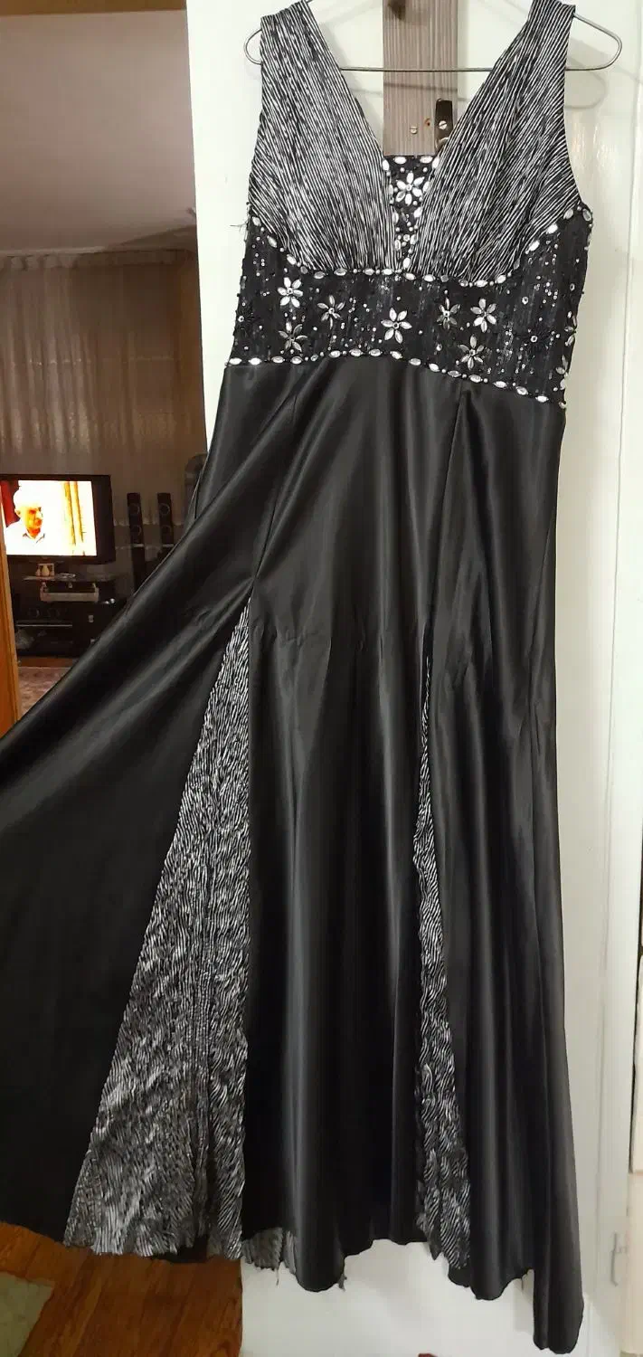 لباس مجلسی|لباس|هشتگرد, فاز ۱ مهستان|دیوار