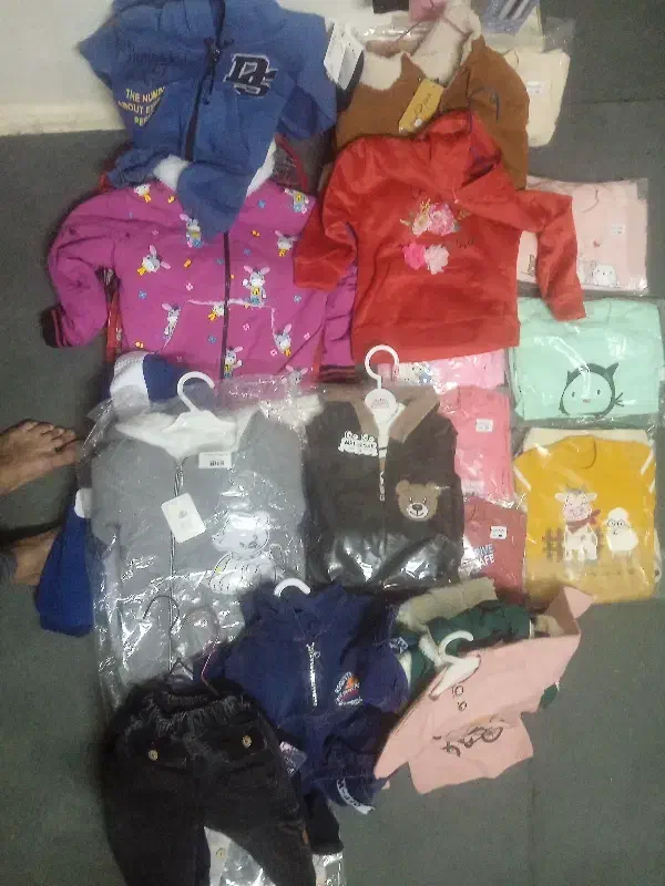 تعدادی پوشاک بچه ازشیرخوارتادوساله نو نصف قیمت|کفش و لباس بچه|یزد, |دیوار