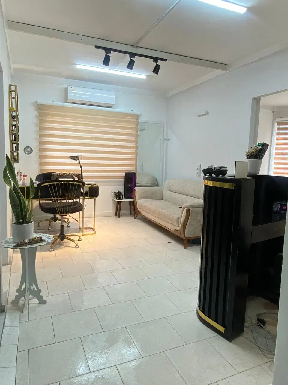 اجاره تخت مژه ، میز ناخن ، صندلی میکاپ و شینیون|اجارهٔ دفتر کار، اتاق اداری، مطب|نوشهر, |دیوار