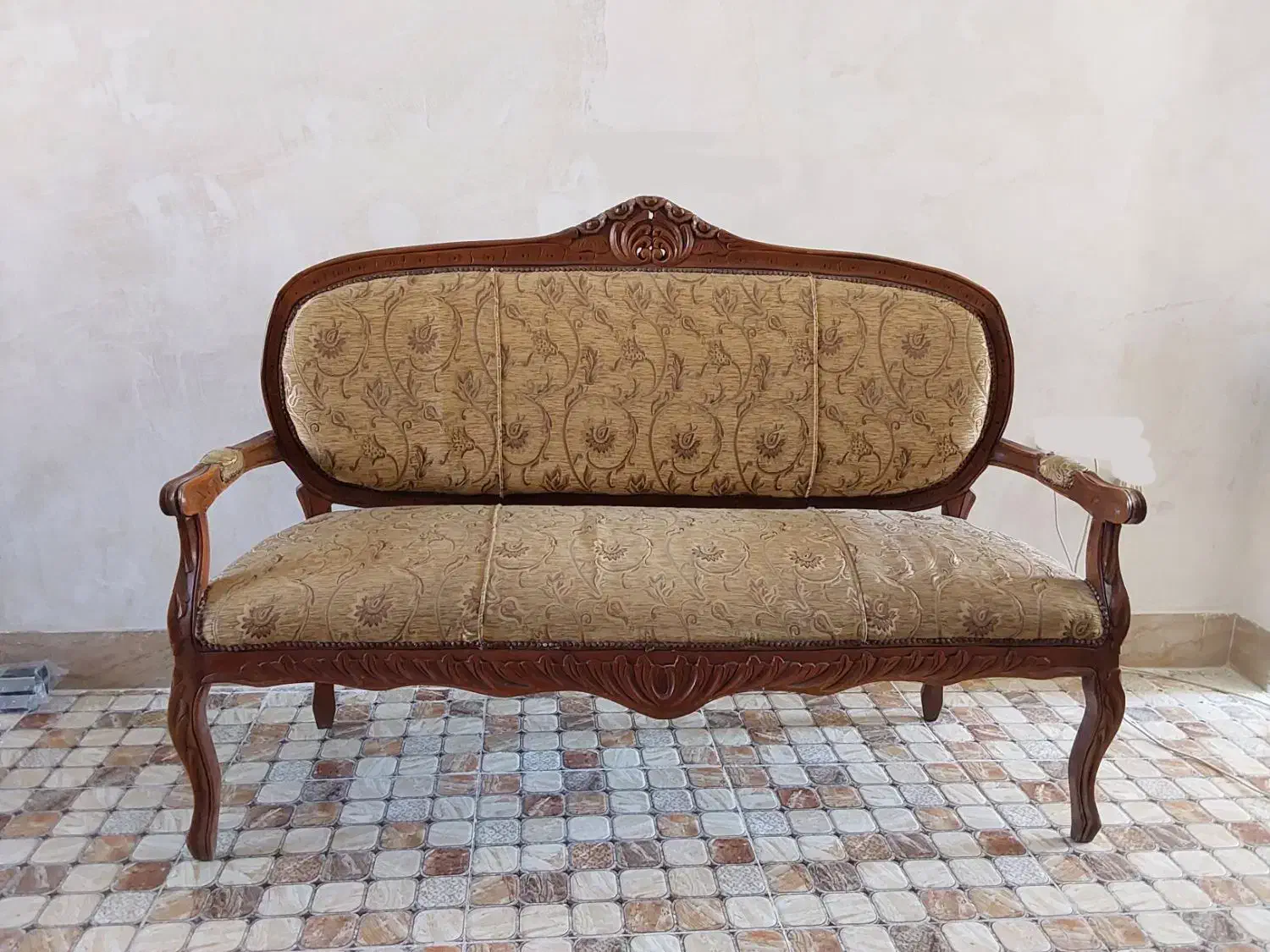 مبل سلطنتی 9 نفرا کاملا سالم|مبلمان خانگی و میز عسلی|شیراز, بیمارستان غدیر|دیوار