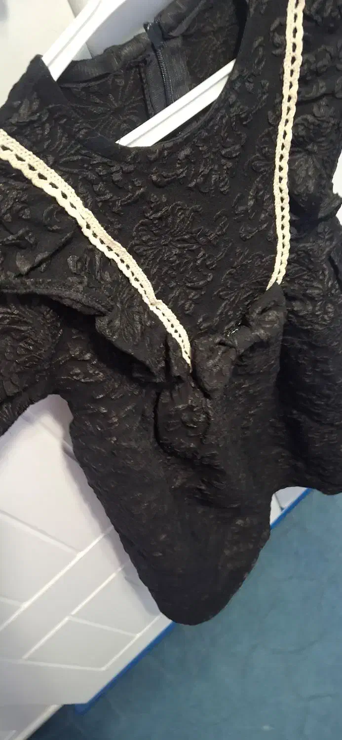 لباس دخترانه|کفش و لباس بچه|اندیشه, اندیشه فاز ۱|دیوار