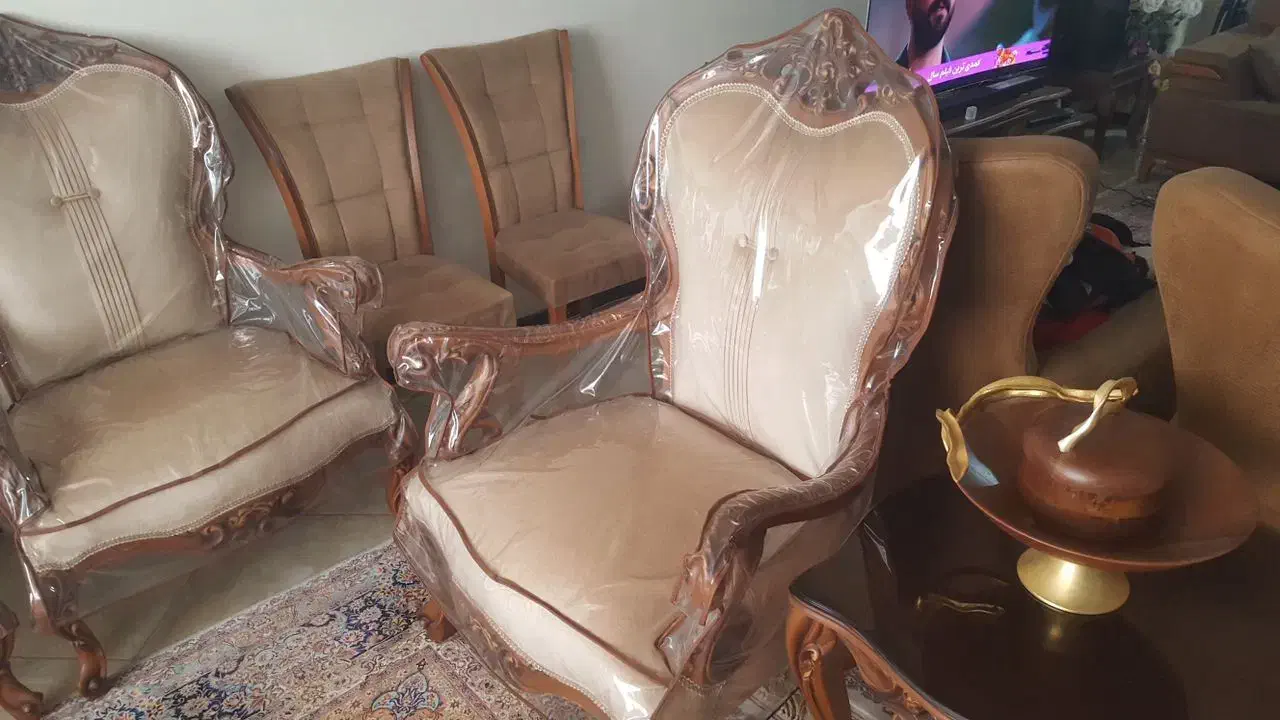 مبل ۹نفره به همراه میز ناهار خوری ۸نفره|مبلمان خانگی و میز عسلی|تهران, شادمان|دیوار