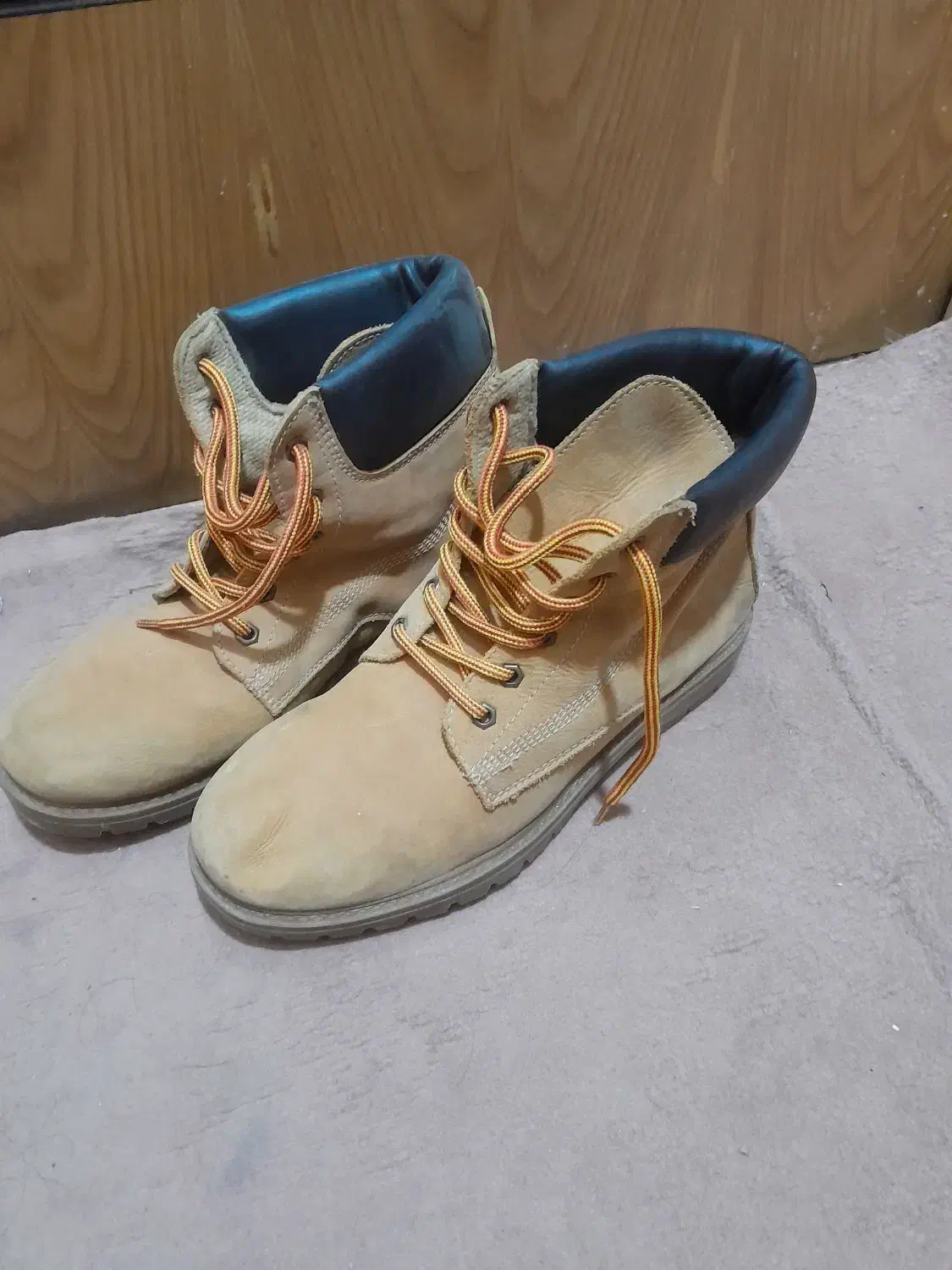 کفش|کیف، کفش، کمربند|اصفهان, خیادان|دیوار