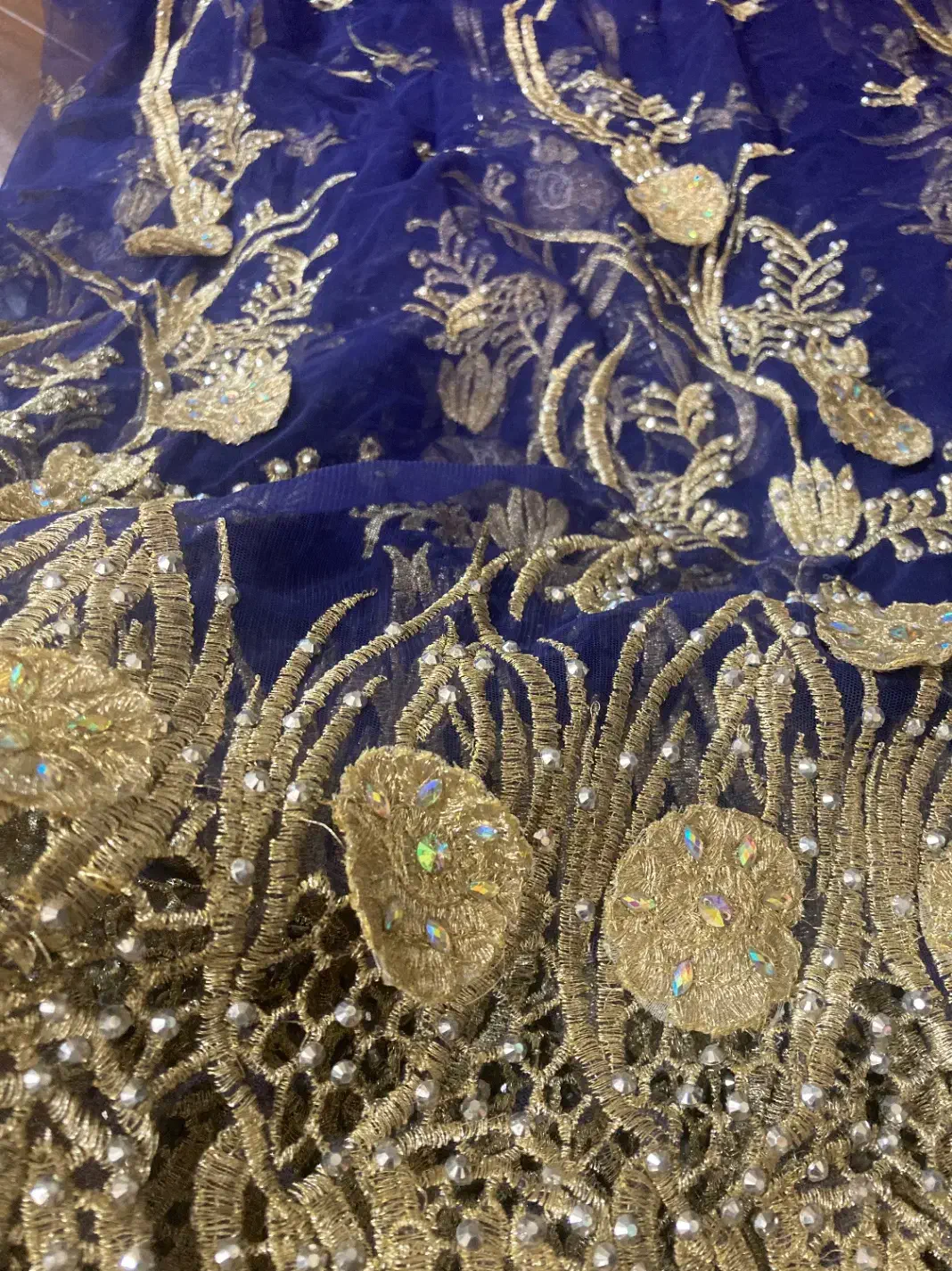 مخمل سنگدوزی و پارچه مخمل گل پرسی و تور پولکدوزی|لباس|شاهین‌شهر, عطار|دیوار