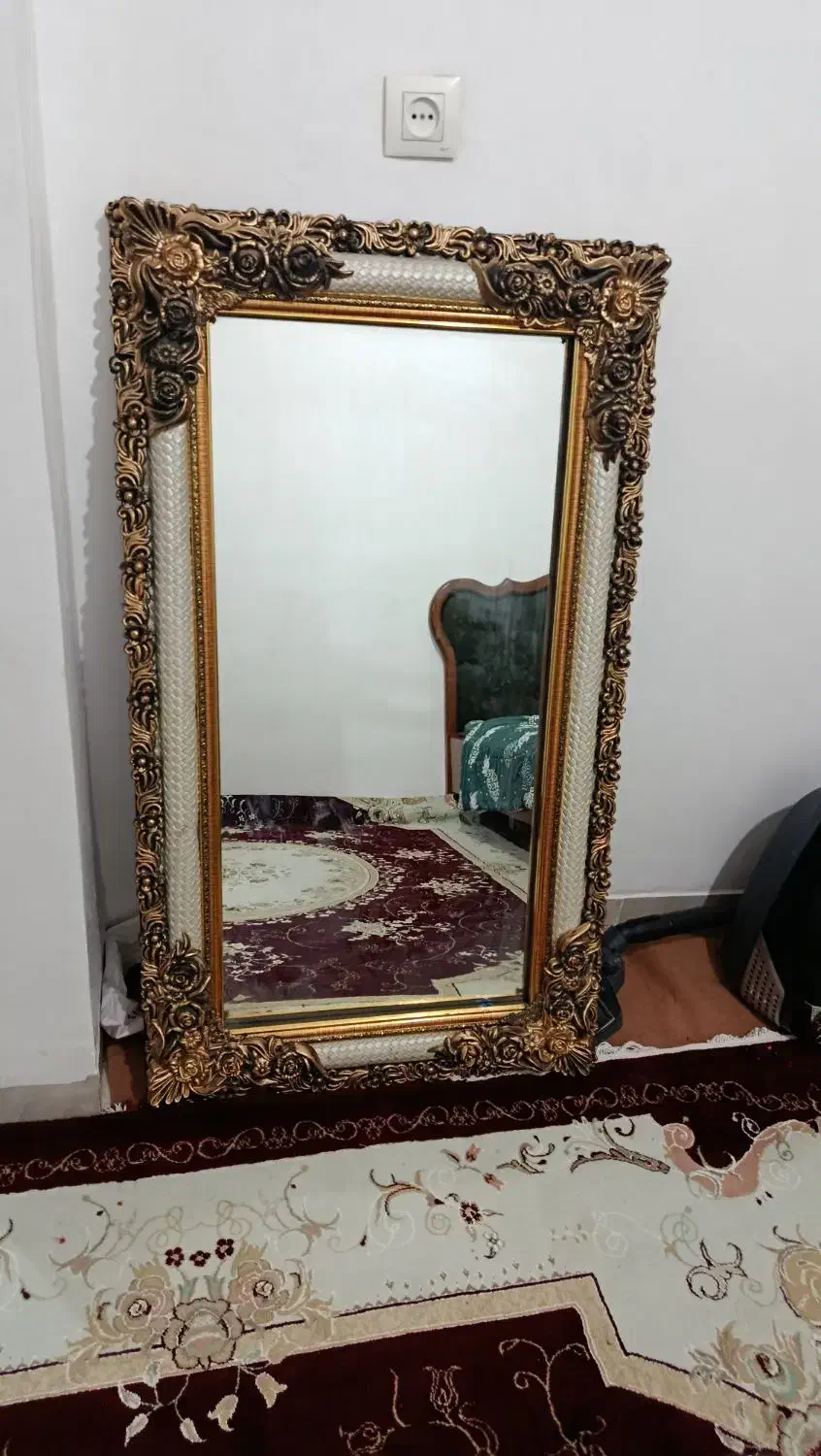 آینه|آینه|خرم‌آباد, |دیوار