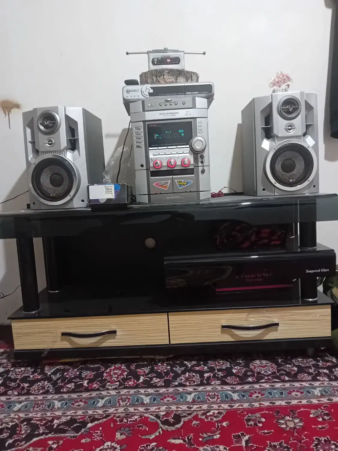 جارو برقی و میز تلوزیون شیشه ای چوبی|جاروبرقی، جارو شارژی، بخارشو|اردبیل, |دیوار