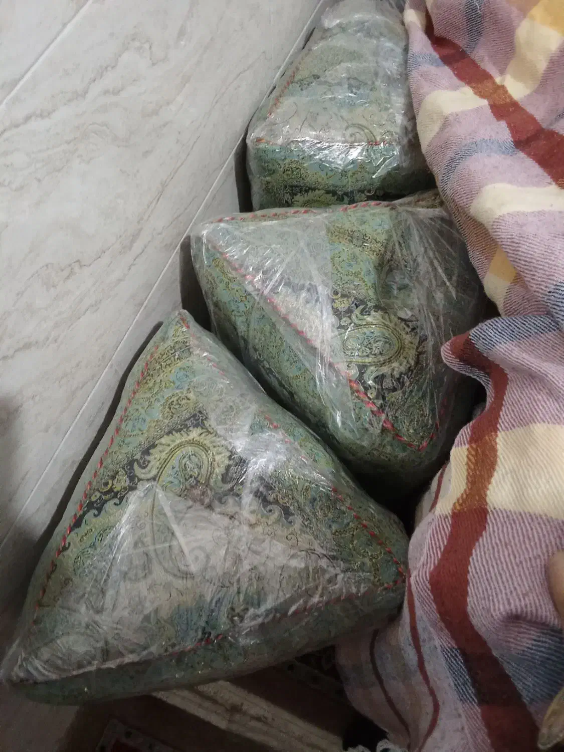 پشتی مثلثی|پشتی|یزد, |دیوار