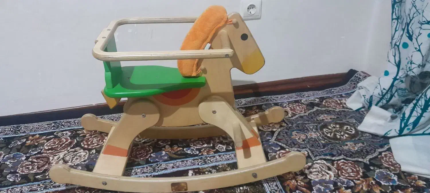 اسب چوبی سالم|اسباب‌بازی بچه|کوهسار (البرز), |دیوار