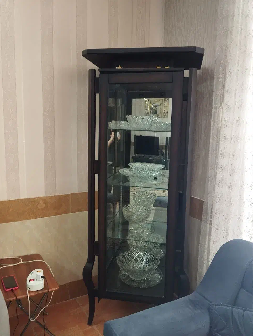 ویترین چوبی ۴ طبقه سالم و نو|بوفه، ویترین، کنسول|شاهین‌شهر, نبوت|دیوار