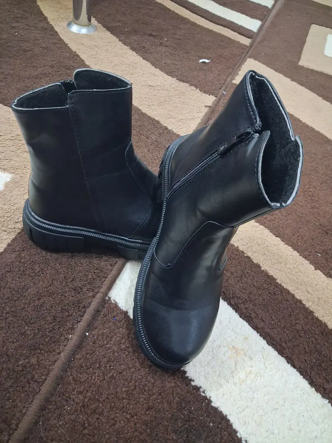 پوتین|کیف، کفش، کمربند|آبسرد, |دیوار