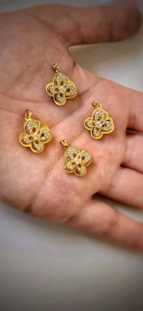 تعدادی نیروی خانم جهت مونتاژ طلا|استخدام هنری و رسانه|تهران, پامنار|دیوار