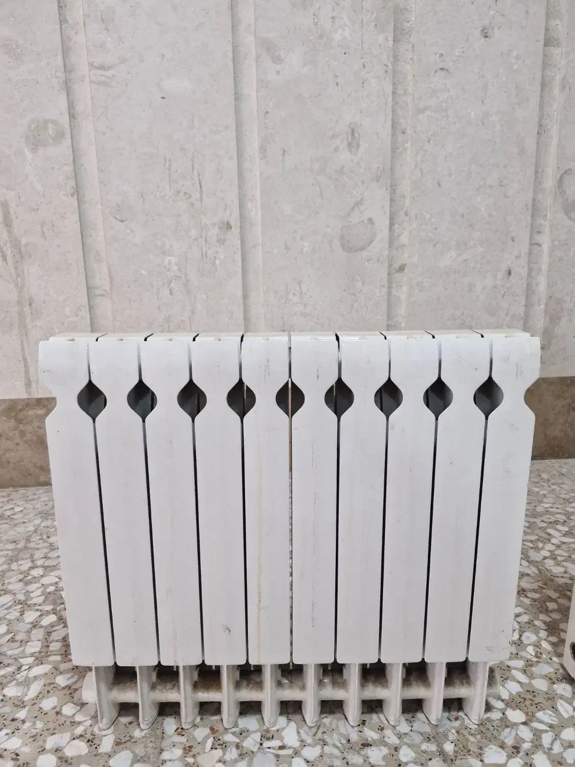 رادیاتور آلومینیومی سالم وتمیز|آبگرمکن، پکیج، شوفاژ|قزوین, |دیوار