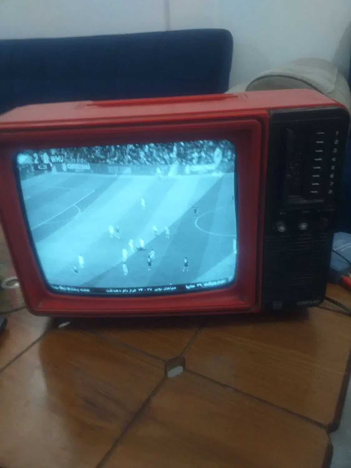 تلویزیون قدیمی و دوربین یاشیکا قدیمی  دهه شصت|کلکسیون اشیاء عتیقه|مشهد, کشف|دیوار