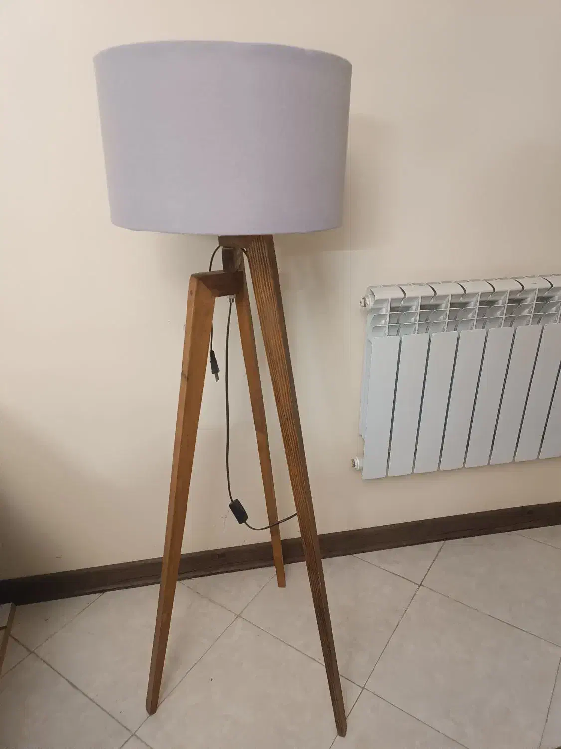 آباژور پایه چوبی|چراغ خواب و آباژور|اصفهان, بهارستان|دیوار