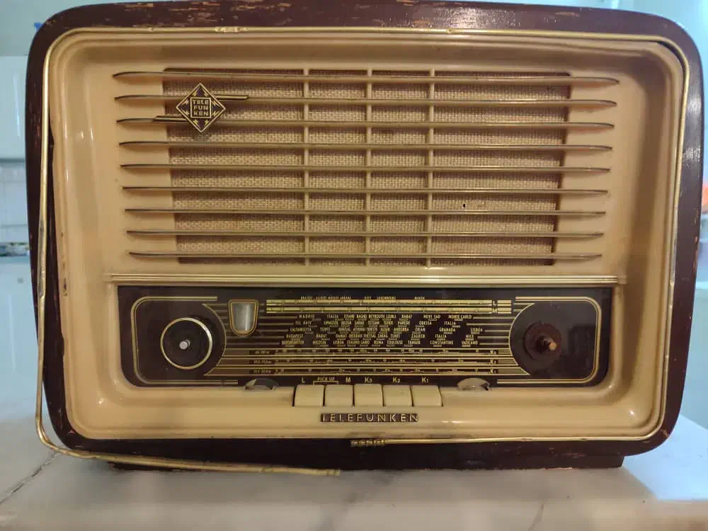 رادیو قدیمی آلمانی|کلکسیون اشیاء عتیقه|شیراز, وصال|دیوار