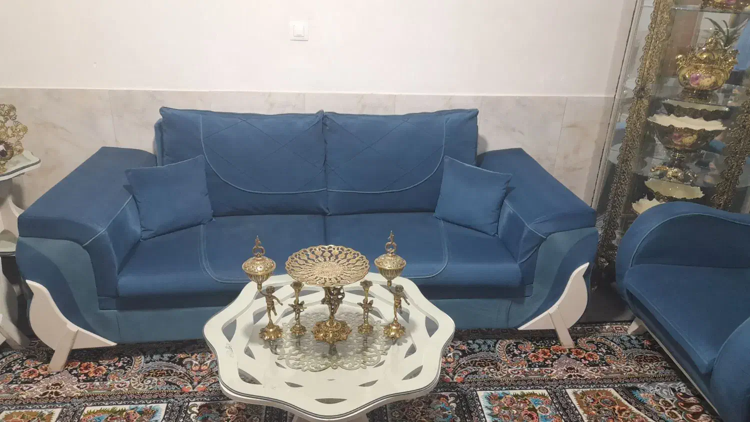 مبل ۷ نفره با میز عسلی سالم.|مبلمان خانگی و میز عسلی|ملایر, |دیوار