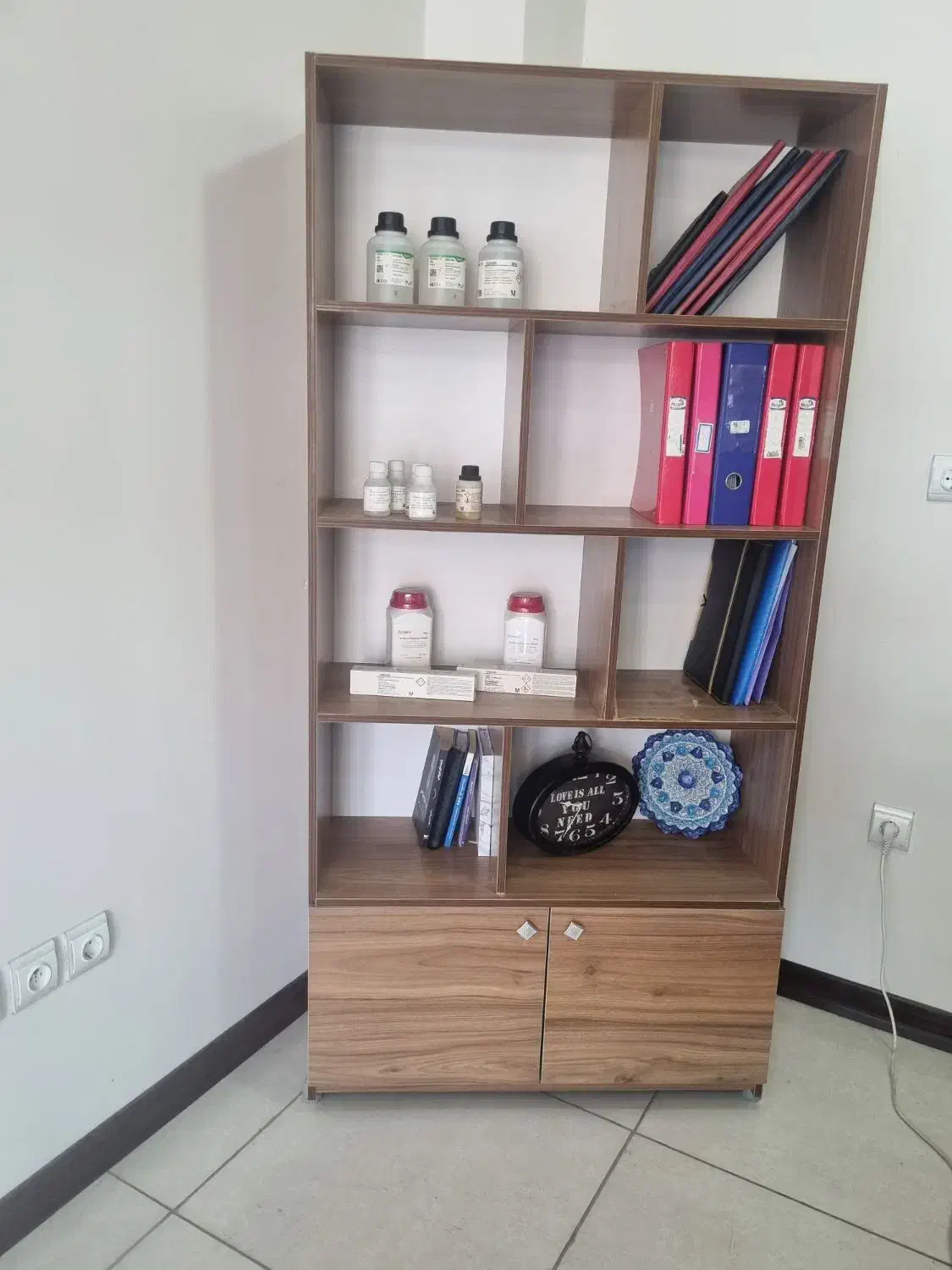 شلف،کتابخانه|کتابخانه، شلف، قفسه‌های دیواری|شاهین‌شهر, نظامی|دیوار