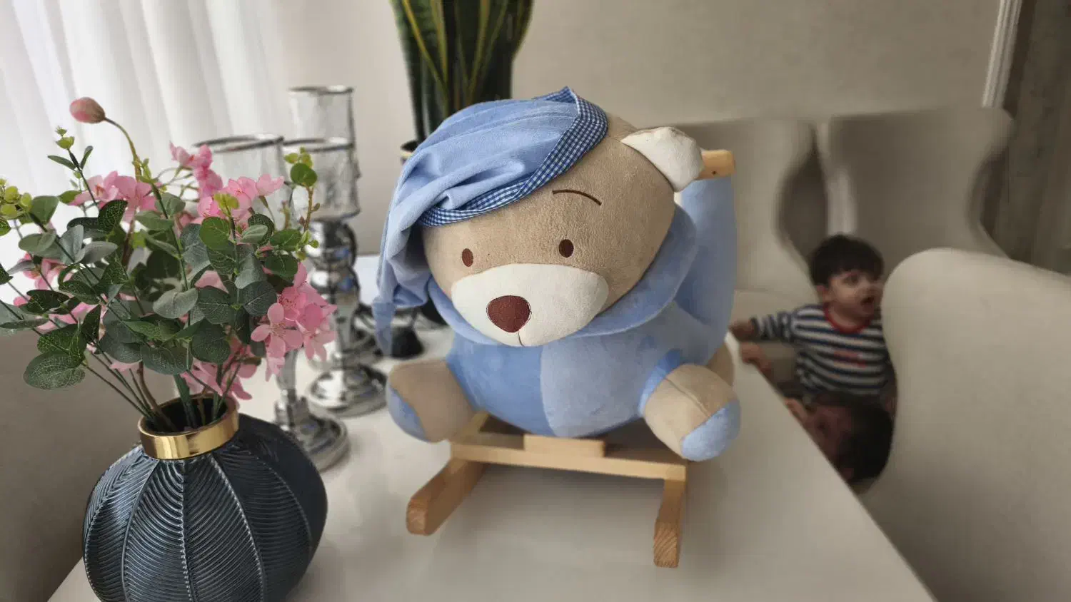 عروسک خرسی بزرگ و  پایه چوبی برای سواری کودکان|اسباب‌بازی بچه|مراغه, |دیوار