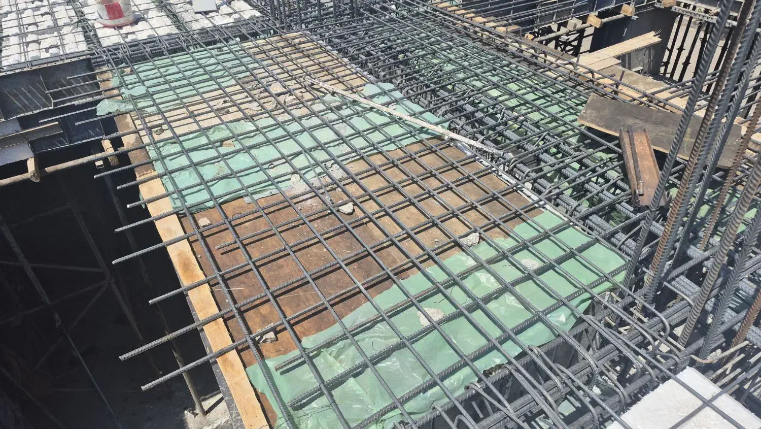 نیازمند نیروی آرماتوربندی و قالب بندی هستیم|استخدام معماری، عمران و ساختمانی|بیرجند, |دیوار