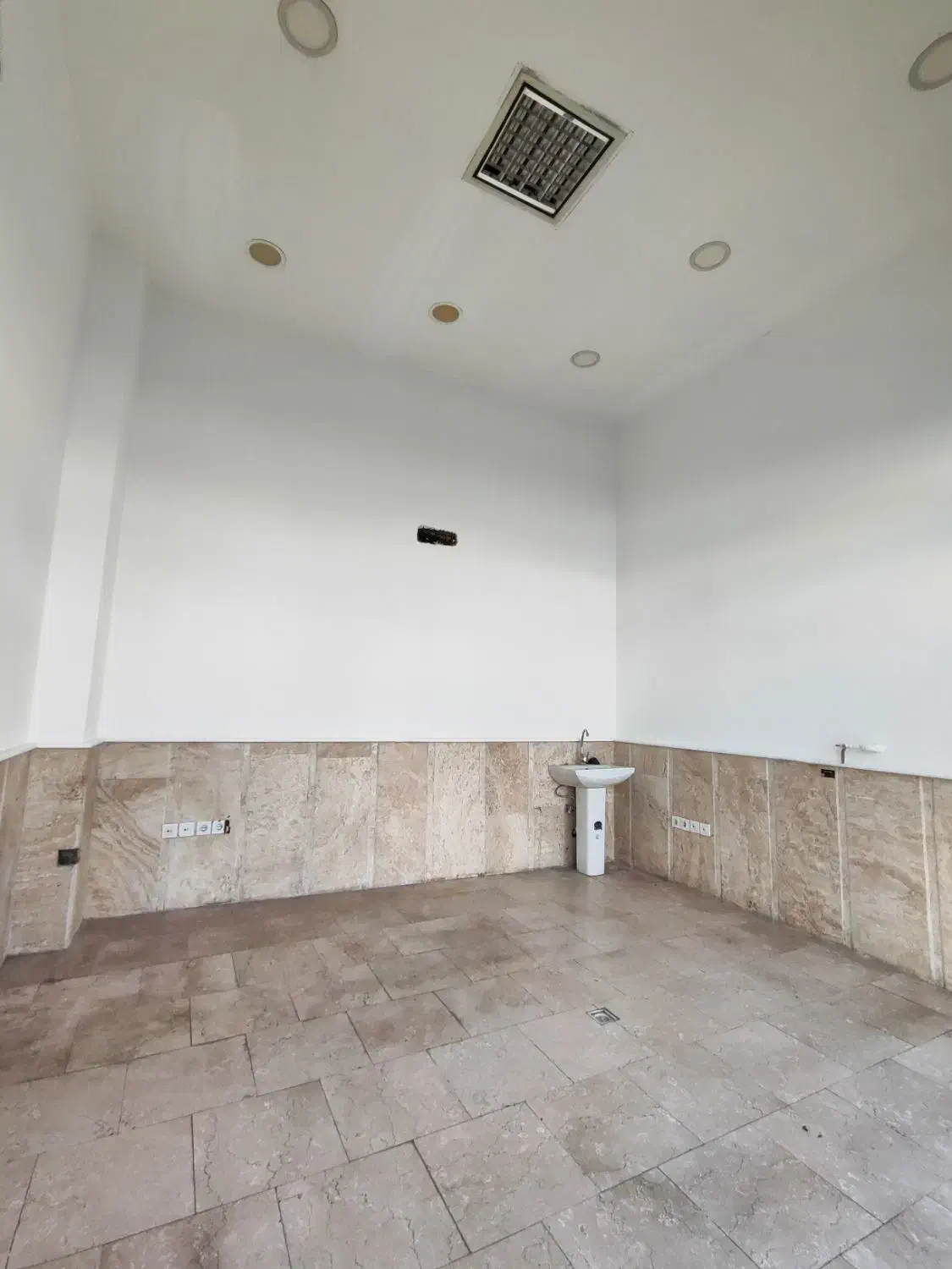 اجاره مغازه ۲۱ متری/نزدیک خ اصلی/تر وتمیز|اجارهٔ مغازه و غرفه|آمل, |دیوار