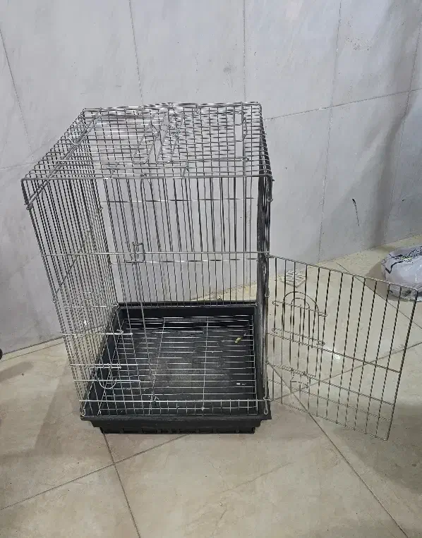 قفس فلزی بزرگ تاشو با سینی پلاستیکی.تمیز و محکم|لوازم جانبی حیوانات|شاهین‌شهر, طالقانی|دیوار