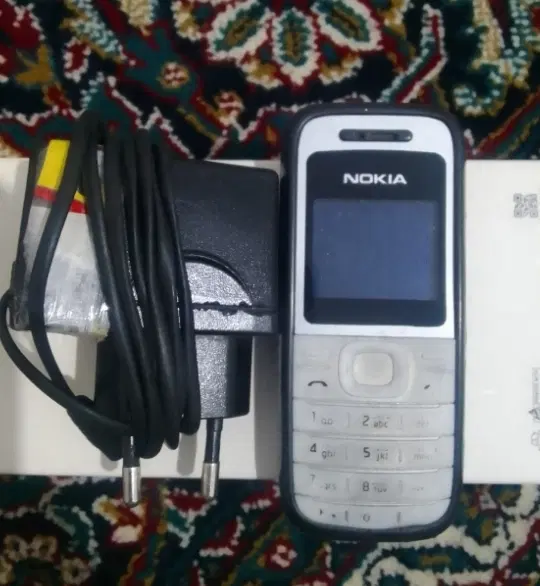 Nokia1200|موبایل|میانه, |دیوار