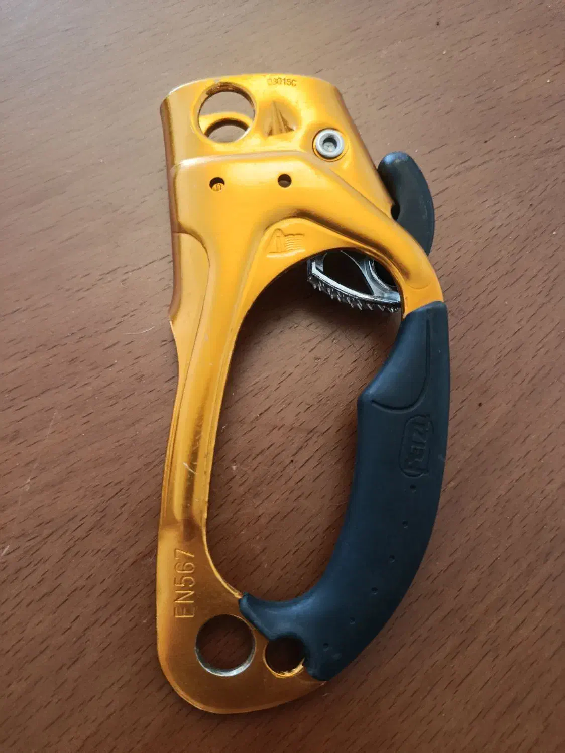 یومار دست چپ petzl|کوهنوردی و کمپینگ|رشت, چله خانه|دیوار