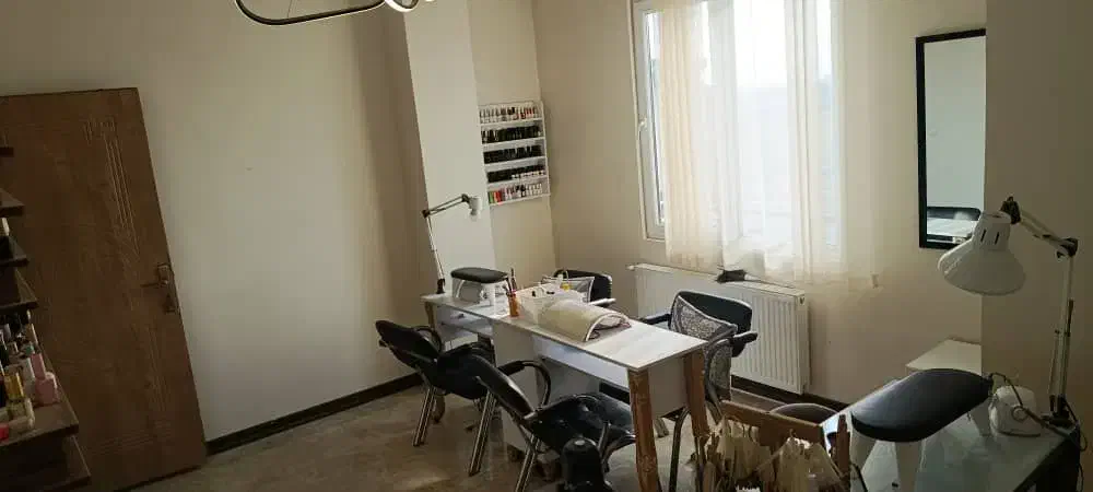 اجازه تخت مژه و میز ناخن در سالن vip|خدمات آرایشگری و زیبایی|فردیس, فردیس|دیوار