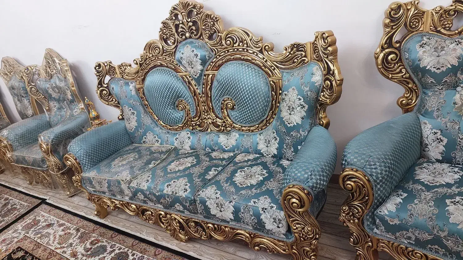 مبل سلطنتی ۹ نفره با میز ناهار خوری ۸ نفره|مبلمان خانگی و میز عسلی|گرمی, |دیوار