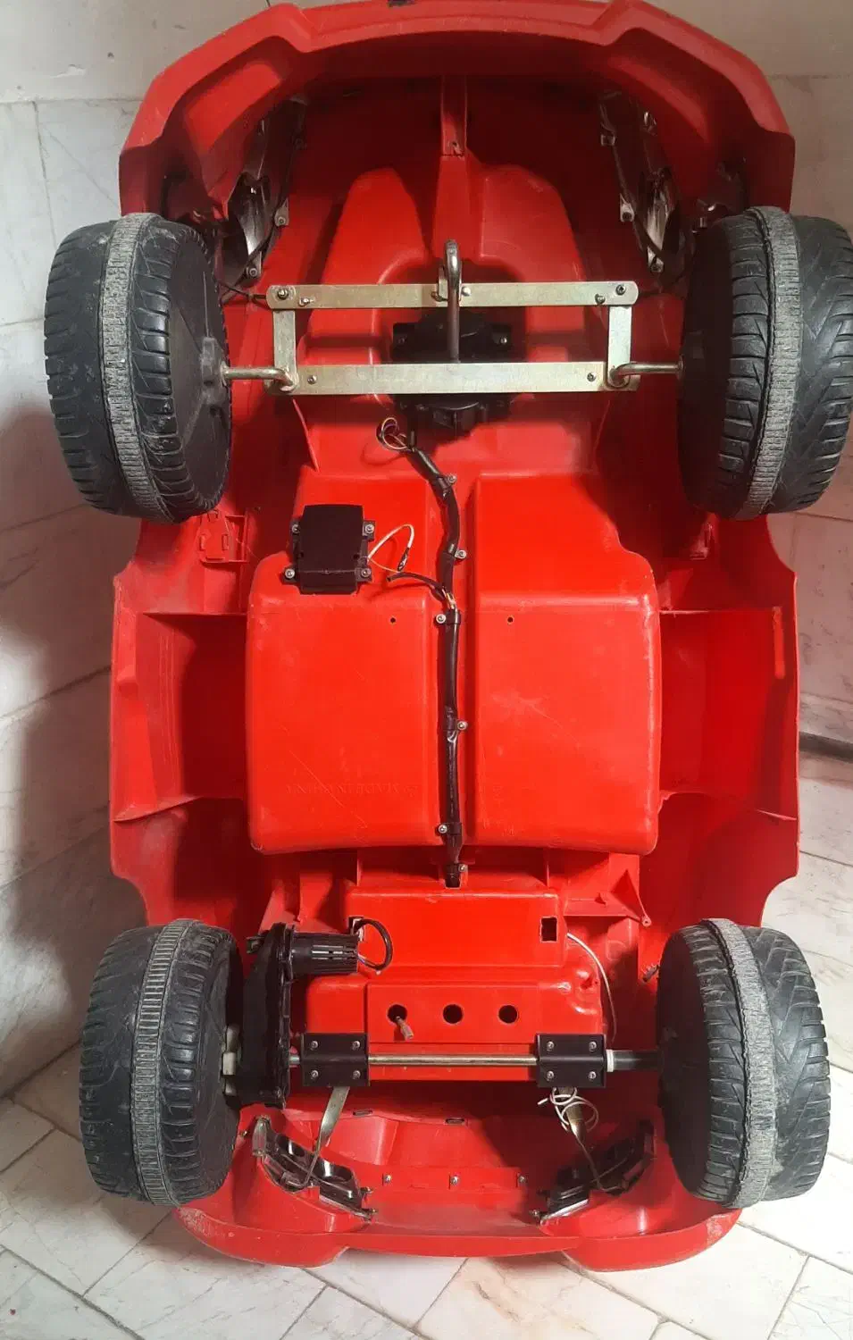 ماشین شارژی  نیاز به باطری  تک موتوره|اسباب‌بازی بچه|لنجان, |دیوار