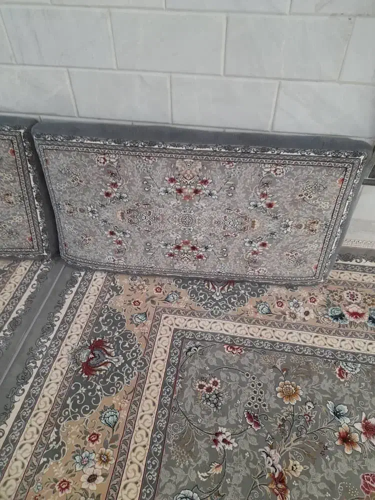 فرش ۱۲متری -کناره ۳متری و پشتی|فرش|قم, قلعه عموحسین|دیوار