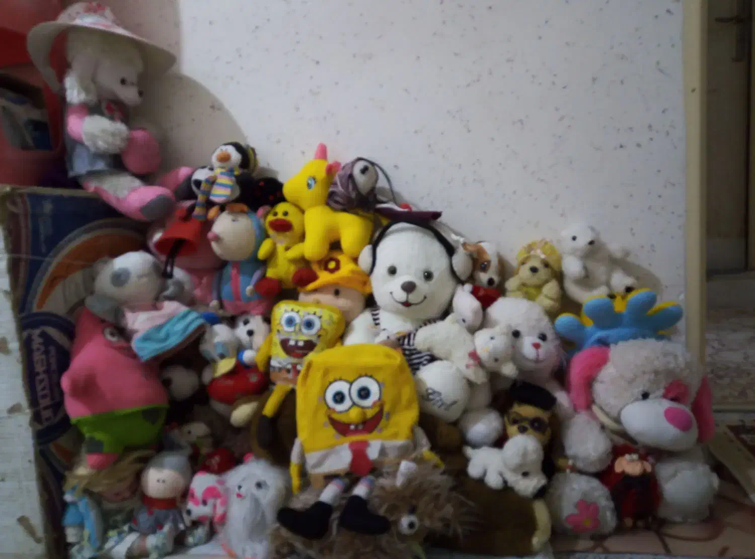 تعدادی عروسک|اسباب‌بازی بچه|شهرکرد, |دیوار