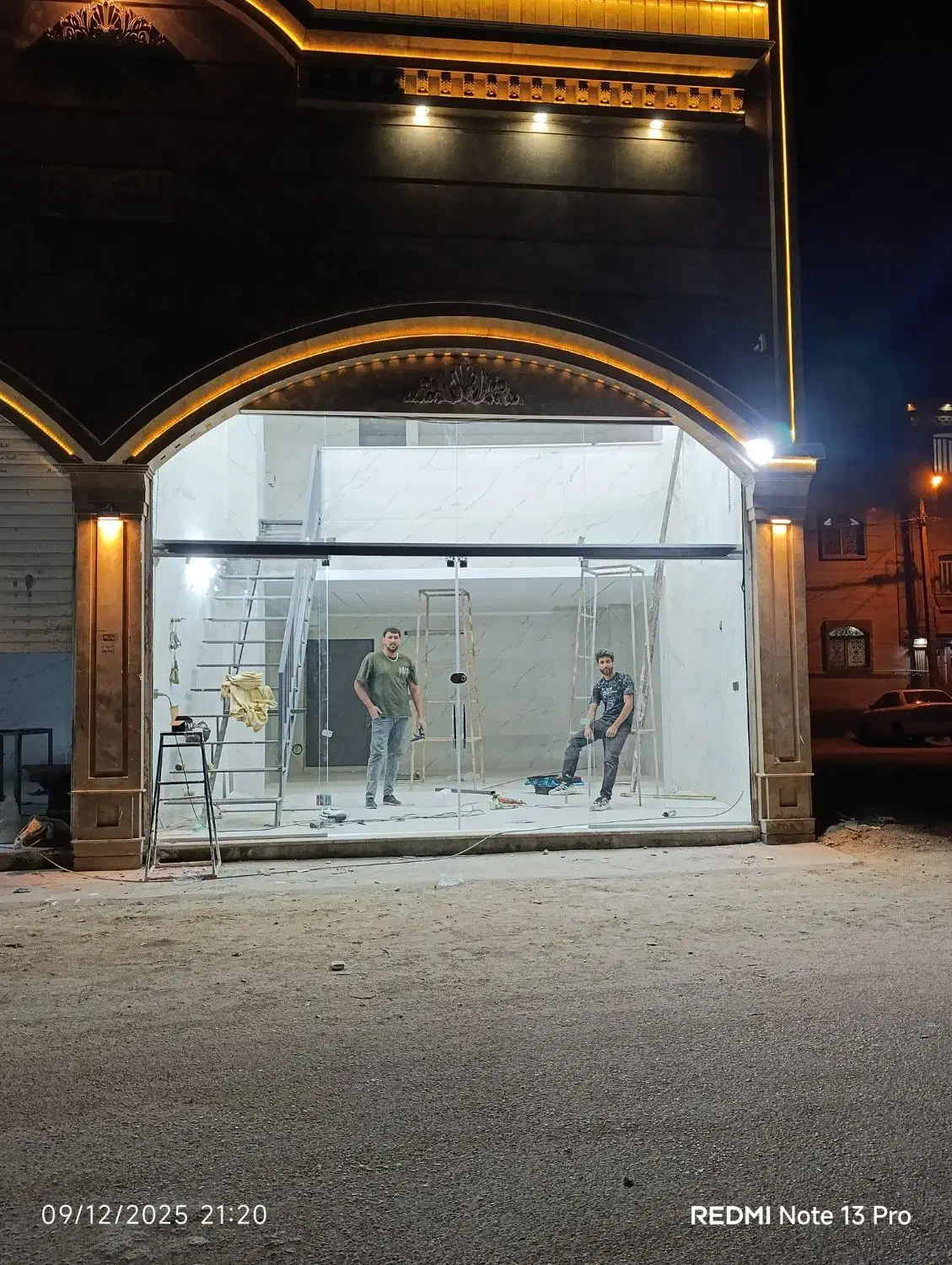 شیشه سکوریت و درب برقی تعمیرات فوری و نصب|خدمات پیشه و مهارت|شیراز, شهرک پرواز|دیوار