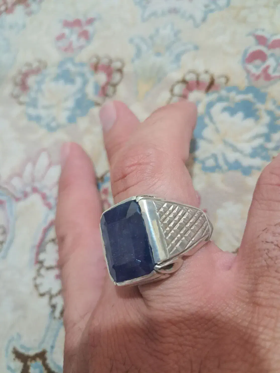 یاقوت کبود درشت|جواهرات|قم, قلعه عموحسین|دیوار