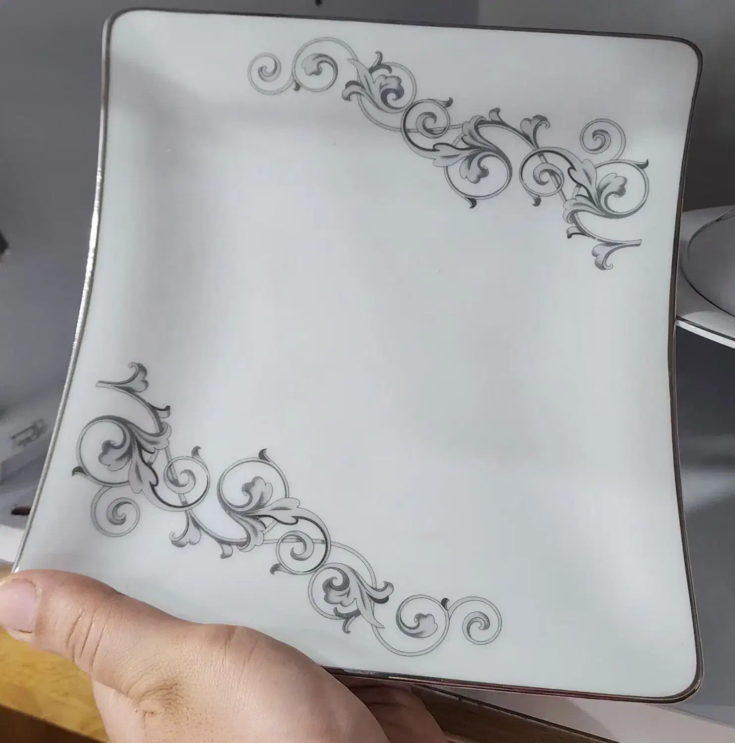 سرویس ۱۲نفره چینی زرین|ظروف سرو و پذیرایی|آبادان, |دیوار