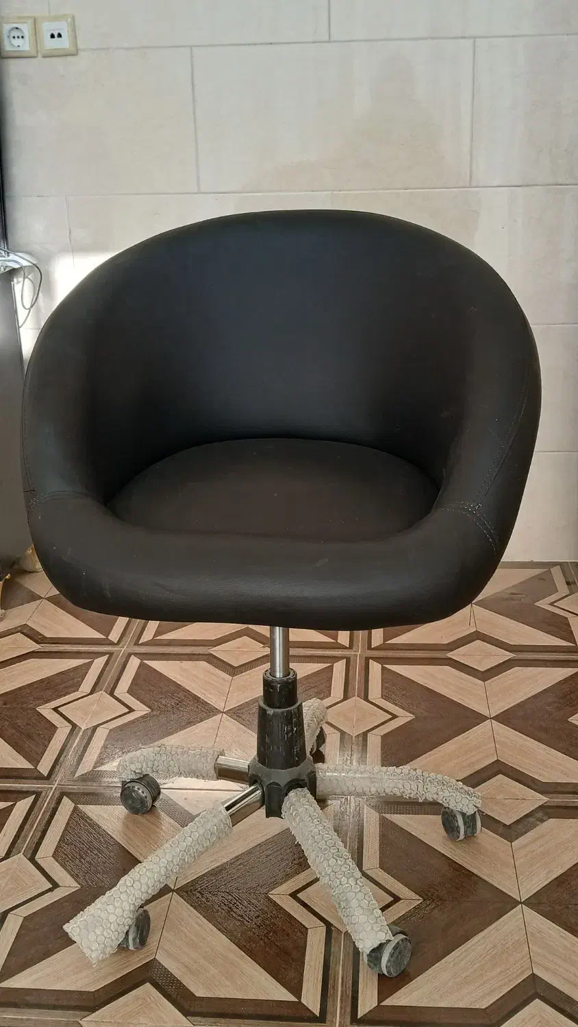 لوازم آرایشگاهی|آرایشگاه و سالن‌های زیبایی|آشخانه, |دیوار