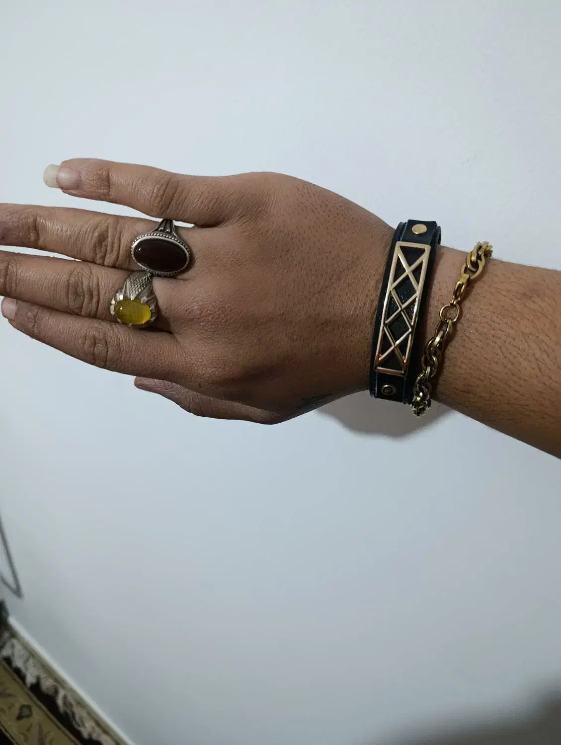 دستبند چرم طبیعی و رنگ ثابت|بدلیجات|گالیکش, |دیوار